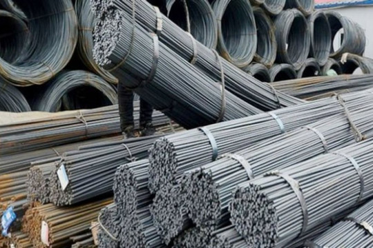 'Bão' giá vật liệu xây dựng làm khó nhà thầu lẫn người mua