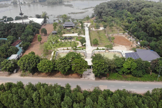 Thạch Thất (Hà Nội): “Biệt phủ” mọc trên đất dự án nuôi trồng thuỷ sản