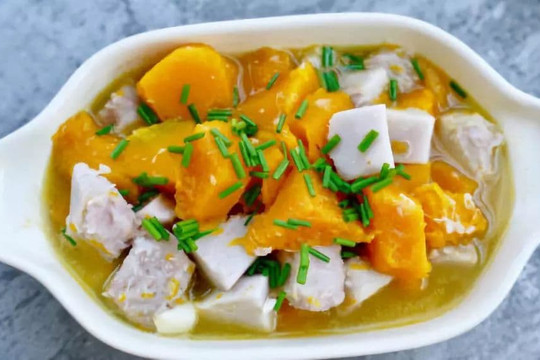 Bí đỏ và thứ này nấu chung tương đương với “thuốc nhuận tràng tự nhiên”, phân thải ra ngoài đúng giờ, hết hôi miệng