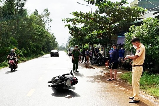 Tài xế điều khiển xe gây tai nạn rồi bỏ chạy