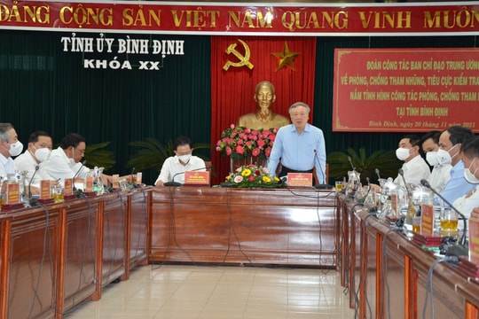 Chánh án TANDTC Nguyễn Hòa Bình làm việc tại Tỉnh ủy Bình Định về công tác phòng, chống tham nhũng