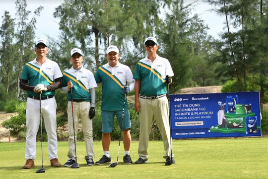 Nhà vô địch giải đấu FCA Golf Tournament 2021 nhận vàng nguyên khối 9999