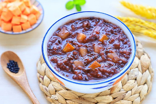 Khoai lang nấu với thứ này giúp tóc đen mượt, không bị rụng và còn ngủ ngon hơn