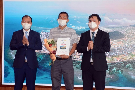 Trao giải cuộc thi ảnh nghệ thuật “Đất nước nhìn từ biển”