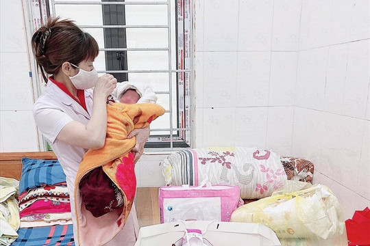Vĩnh Phúc: Phát hiện bé trai sơ sinh bị bỏ rơi