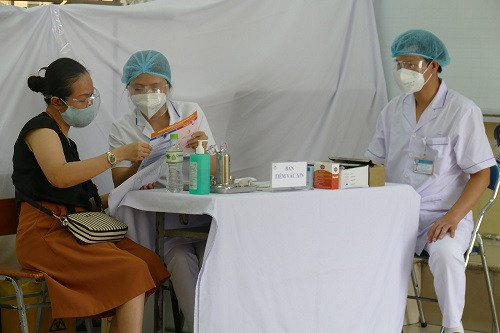 Dịch Covid-19 (30/11): Hà Nội có nhiều chùm ca bệnh phức tạp, các tỉnh miền Tây “nóng”