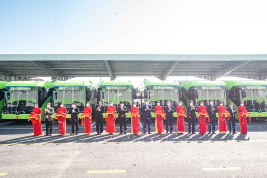 Xe buýt điện VinBus chính thức tham gia mạng lưới vận tải công cộng Hà Nội

