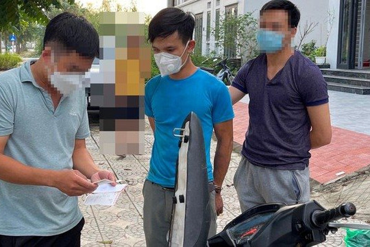 Hà Nội: Bắt đối tượng cạy trộm khung cửa mang đi bán phế liệu