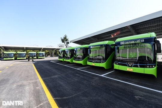 Xe buýt điện đầu tiên tại Hà Nội chính thức lăn bánh