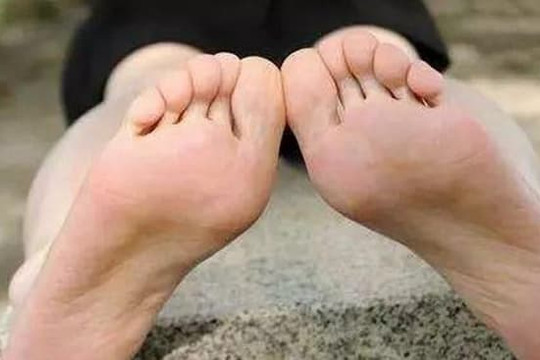 Có một 'công tắc loại bỏ huyết khối' trên bàn chân! Hãy 'bật' nó lên để làm tan cục máu đông và tăng cường sức khỏe cho tim