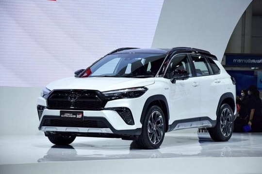 Toyota Corolla Cross GR Sport 2022 ra mắt, có thể về Việt Nam trong năm sau