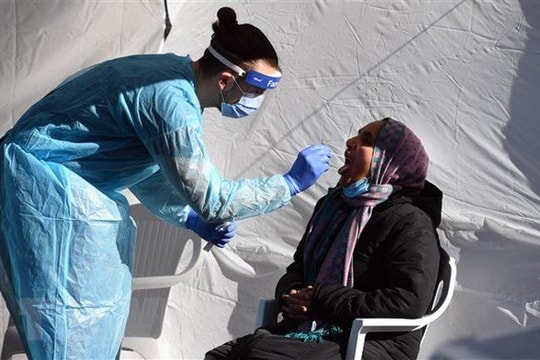 Tin vắn thế giới ngày 4/12: ECDC gợi ý cách "tiếp cận đa tầng nấc" phòng ngừa biến thể Omicron