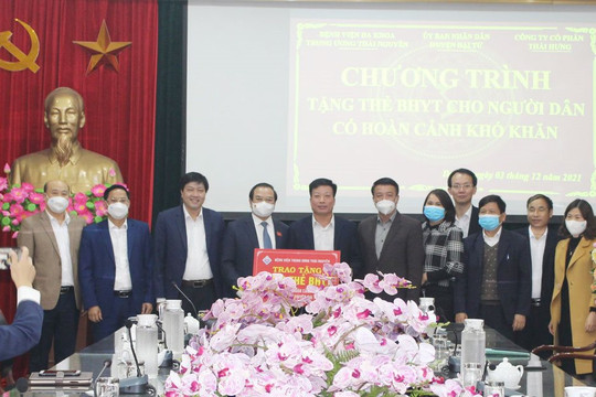 Bệnh viện Trung ương Thái Nguyên tặng 5.600 thẻ bảo hiểm y tế cho người nghèo