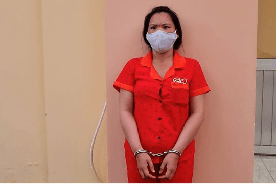 Bắt con dâu đuổi chém mẹ chồng, lộ thân phận trốn nã 20 năm
