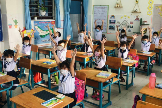 TP Hồ Chí Minh: Học sinh lớp 1, lớp 9 và lớp 12 vẫn đi học trực tiếp từ 13/12