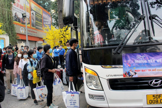 Sinh viên khó khăn sẽ được tặng vé xe về về quê đón Tết Nguyên đán