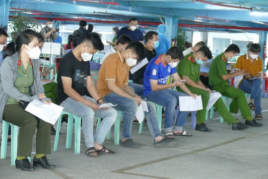 TPHCM bắt đầu chiến dịch tiêm mũi 3 vaccine ngừa Covid-19