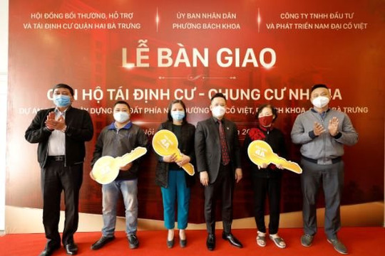 Tòa nhà Tái định cư 4A Tạ Quang Bửu bàn giao những căn hộ đầu tiên
