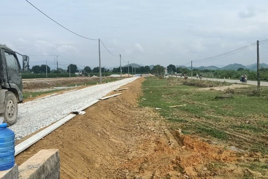 Nghệ An: Chưa hoàn thiện hạ tầng vẫn công khai mở đấu giá đất