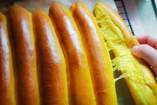Cách làm bánh mì que bí đỏ đơn giản, thơm ngon bổ dưỡng, trẻ rất thích ăn