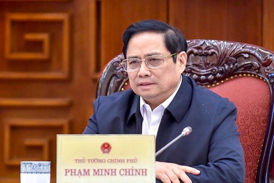 Thủ tướng yêu cầu Bộ trưởng Y tế rút kinh nghiệm về truyền thông; khắc phục tình trạng cán bộ y tế nghỉ việc