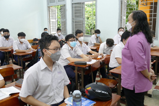 Ngày đầu học sinh TPHCM đi học trực tiếp
