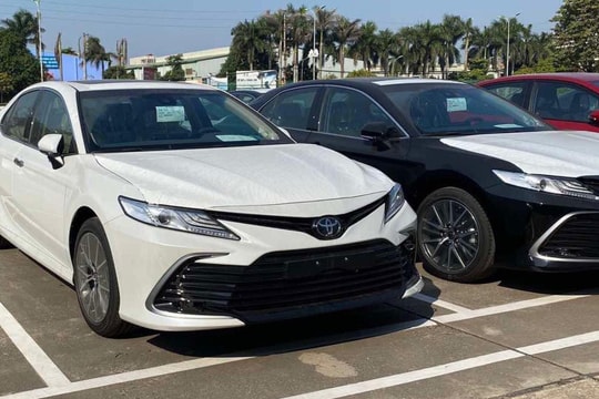 Toyota Camry 2022 cập bến tại Việt Nam