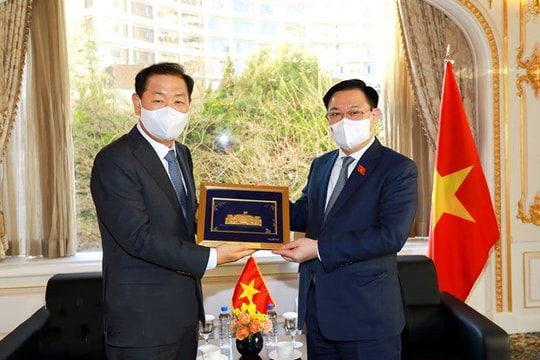 Chủ tịch Quốc hội Vương Đình Huệ tiếp các doanh nghiệp Hàn Quốc