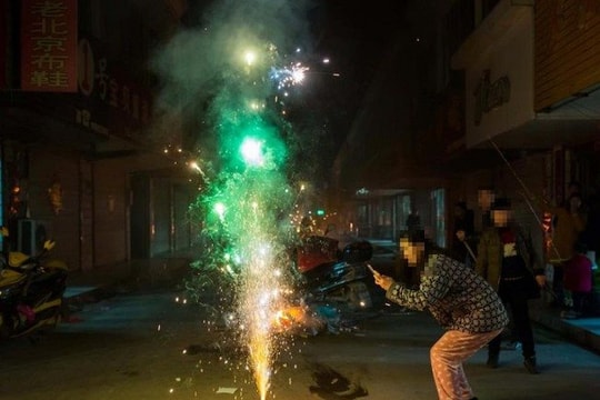 Cá nhân bắn pháo hoa trong đêm giao thừa có vi phạm pháp luật?