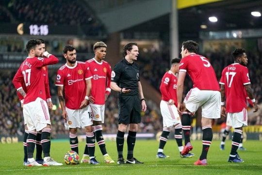 Chính thức hoãn trận Man United vs Brighton vì Covid-19