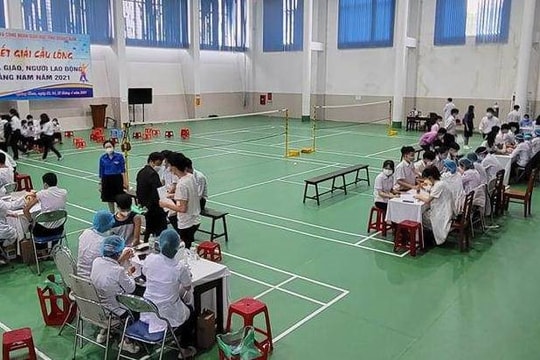 Nam sinh lớp 11 tiêm liên tiếp 2 mũi vaccine phòng Covid-19