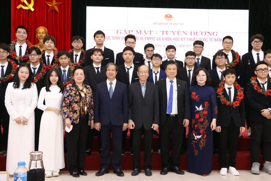Tuyên dương học sinh đoạt giải Olympic và Khoa học kỹ thuật quốc tế năm 2021