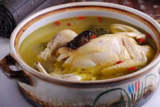 Khi hầm gà thì nên dùng những nguyên liệu nào để nhanh dừ, không tanh, ngọt thơm nức mũi, ăn là nghiền?