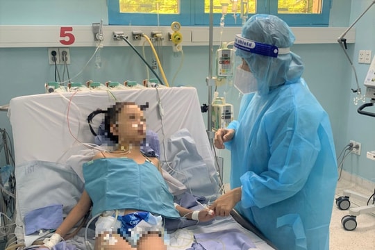 Bé gái 7 tuổi hồi sinh từ lá gan của người cha trong ca ghép tạng 100% "made in Vietnam"