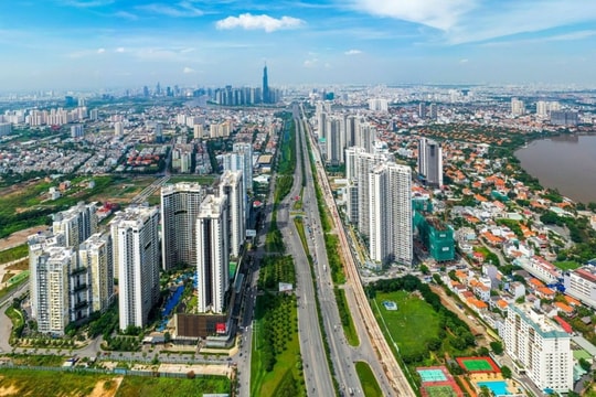 Giá nhà phố đồng loạt tăng vọt
