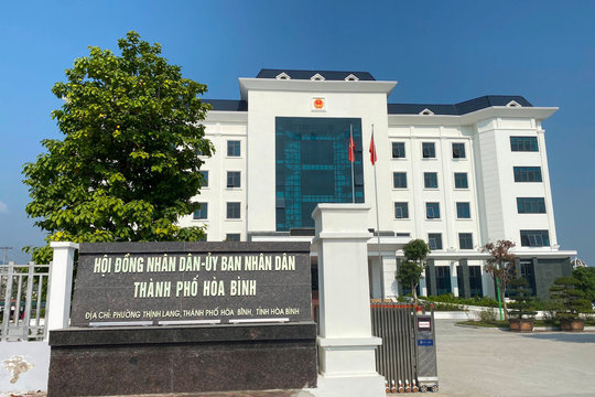 Hòa Bình: Nghi vấn phê duyệt trúng thầu cho nhà thầu sử dụng hồ sơ nhân sự “đi mượn”