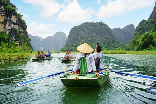 Nhiều khó khăn, thách thức chất chồng với ngành du lịch