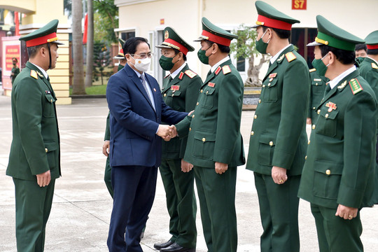 Thủ tướng: Tiếp tục xây dựng Quân đội chính quy, tinh nhuệ, từng bước hiện đại