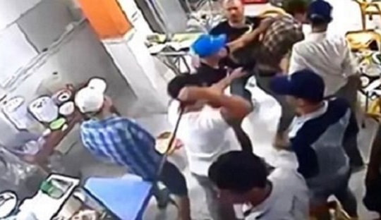 Rủ bạn chém chết người sau cuộc nhậu vì...nhìn đểu