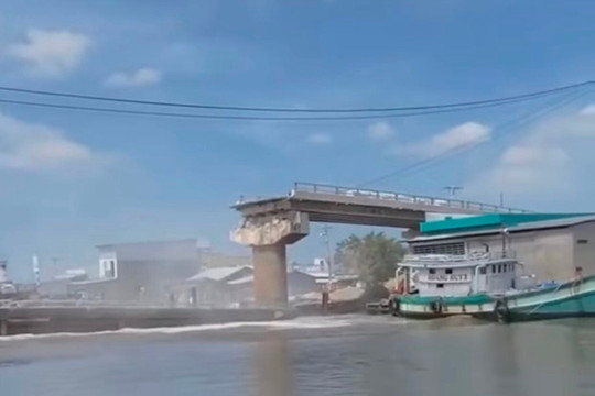 Cầu sập ở Cà Mau "thiệt hại hơn 2 tỷ đồng"