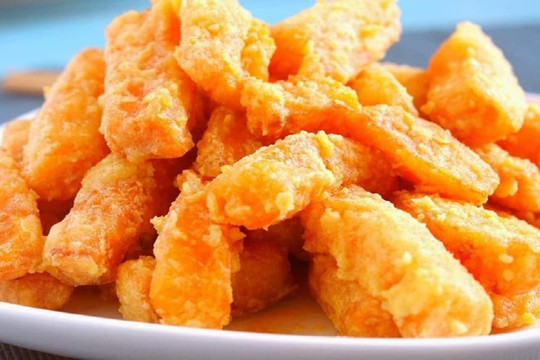 Cách làm bánh bí đỏ với lòng đỏ trứng muối đơn giản, thơm ngon và giàu dinh dưỡng