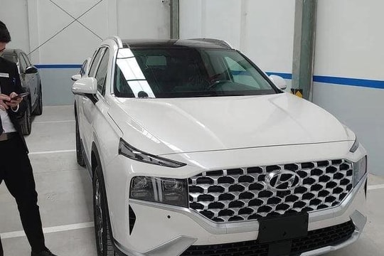 Hyundai Santa Fe 2022 âm thầm về Việt Nam