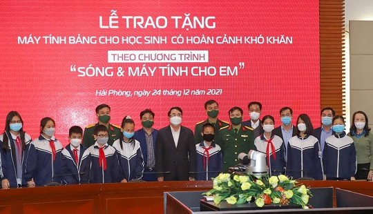 Tặng 2.819 máy tính bảng cho HS-SV Hải Phòng có khó khăn