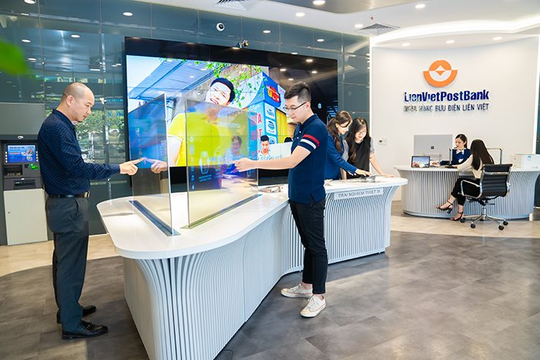 Trải nghiệm dịch vụ tại PGD thông minh của LienVietPostBank với nhiều phần quà hấp dẫn