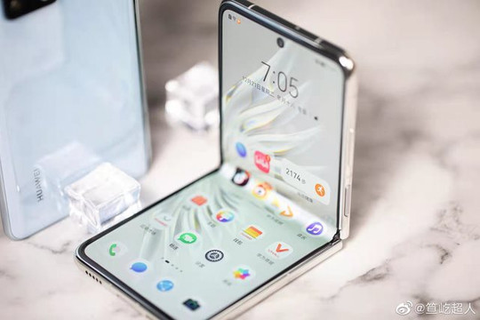 Huawei ra mắt smartphone màn hình gập giống Galaxy Z Flip3