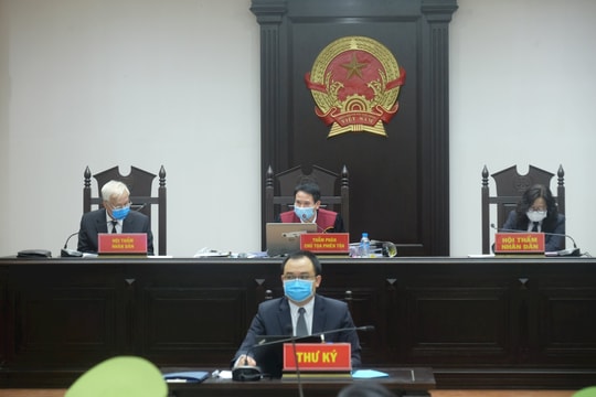 Ông Nguyễn Đức Chung hầu tòa trong vụ án thứ 3