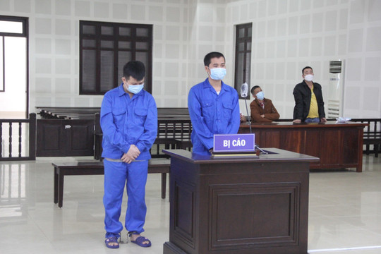 Rủ nhau thuê xe ô tô đem cầm cố lấy tiền tiêu xài