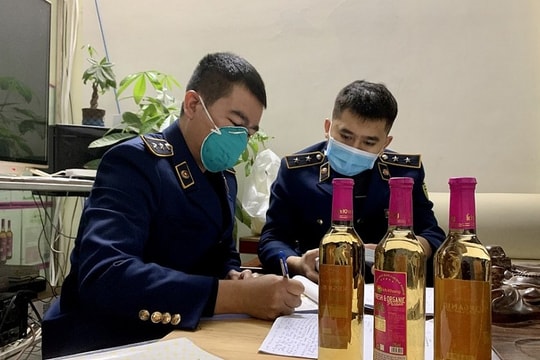 Hà Nội: Tạm giữ gần 10.000 sản phẩm nước giải khát có dấu hiệu vi phạm