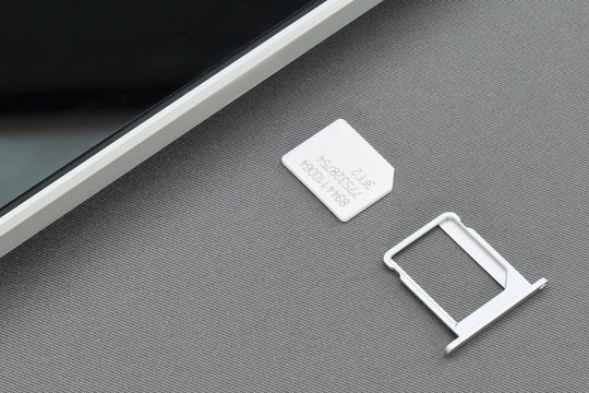 iPhone 15 Pro sẽ không có khe cắm thẻ SIM