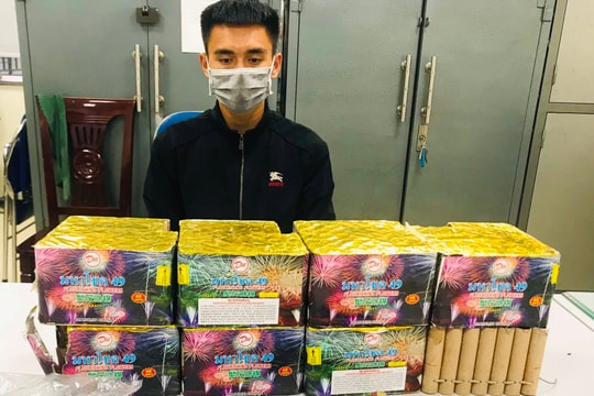 Thuyền viên tàng trữ 15 kg pháo nổ trên sông Hồng